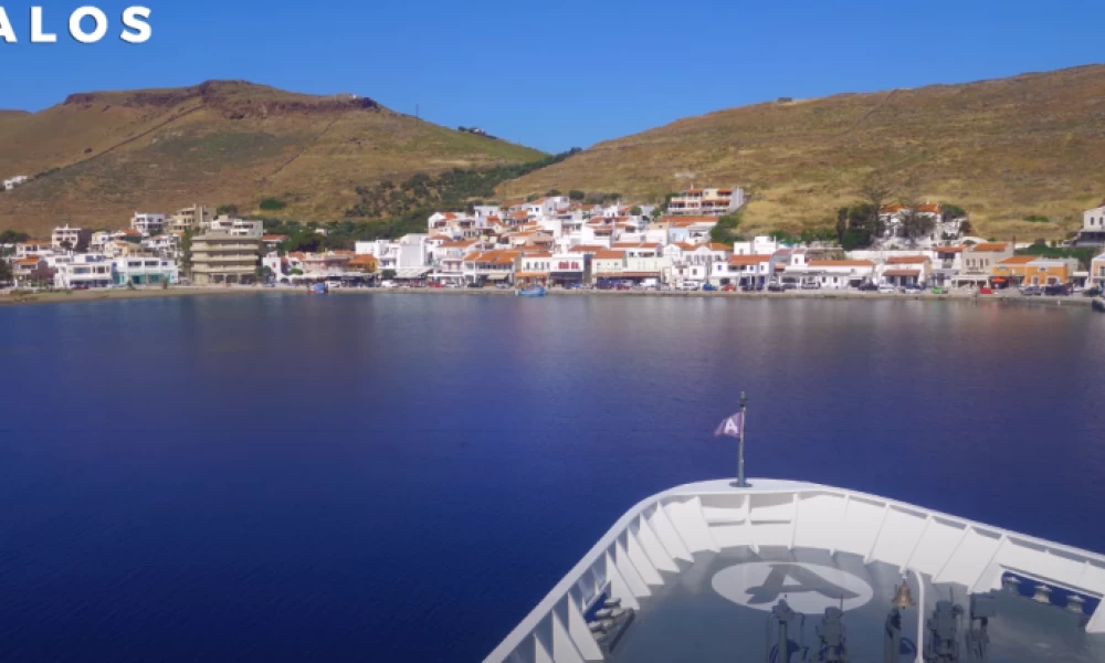 Η εντυπωσιακή μανούβρα του Marmari Express στο λιμάνι της Κέας (βίντεο)